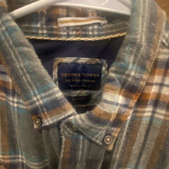 TWO Men’s Small Shirts - Picture 2 of 4